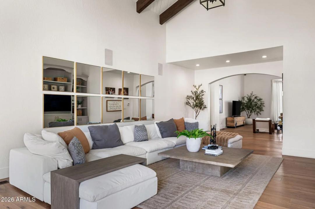 Real Estate Picture 18