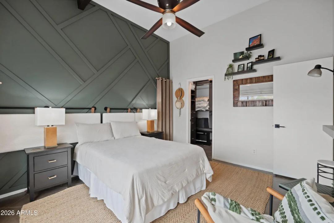 Real Estate Picture 11