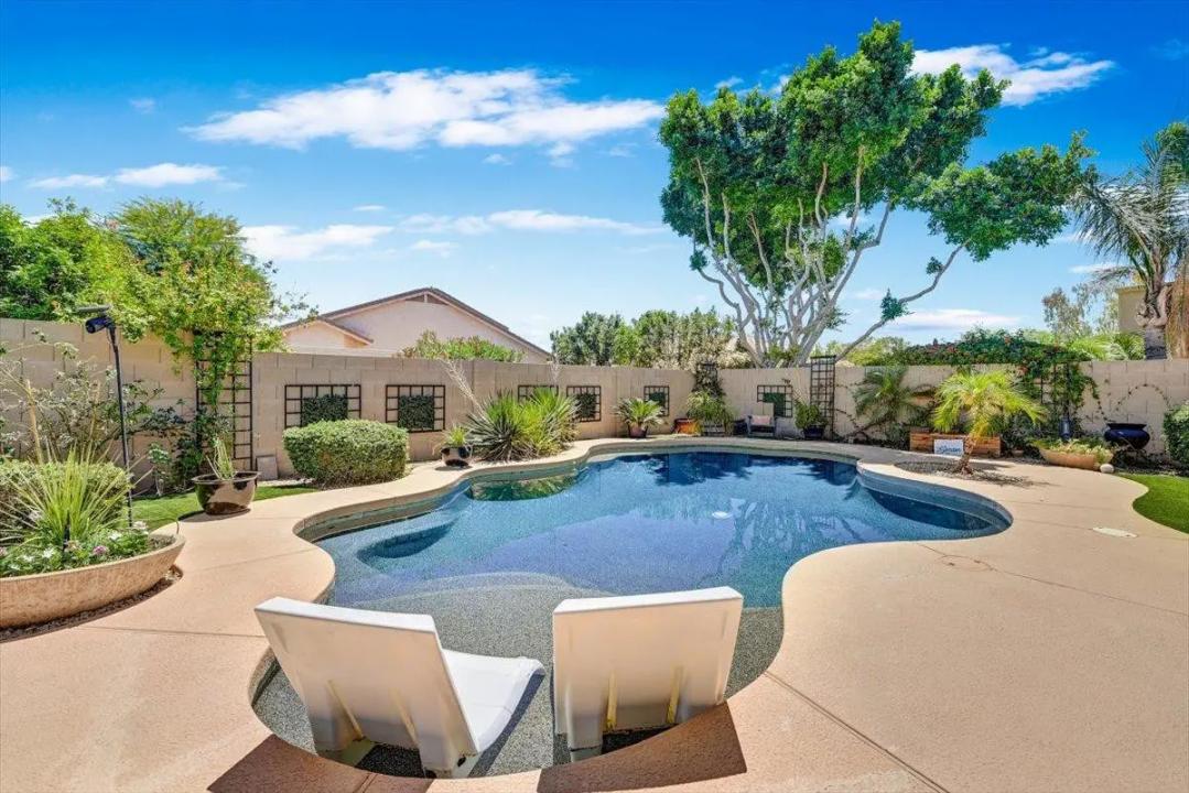 Real Estate Picture 3