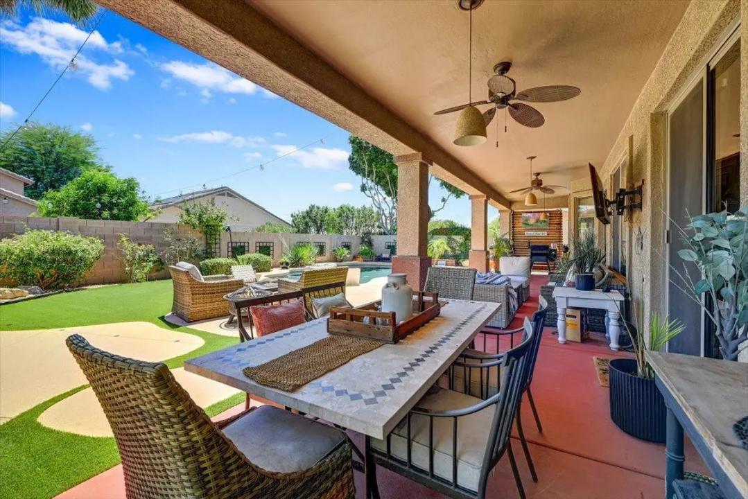 Real Estate Picture 4