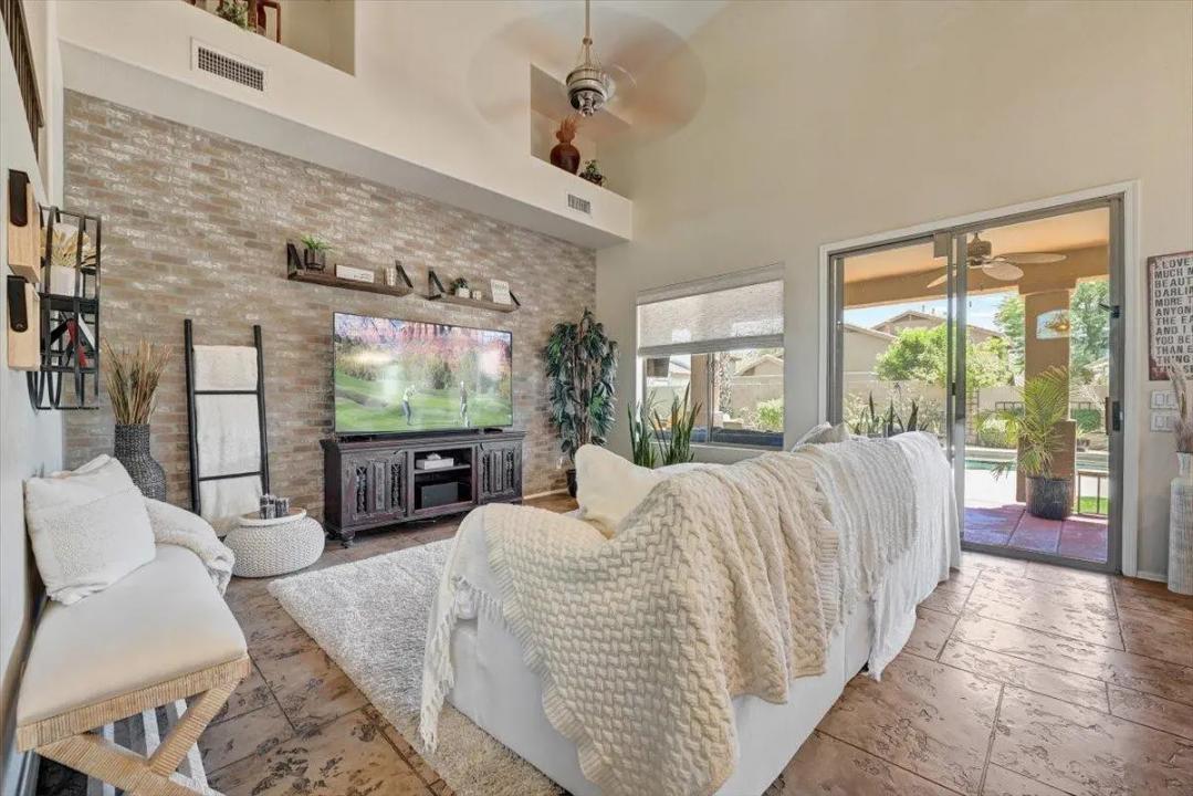 Real Estate Picture 15