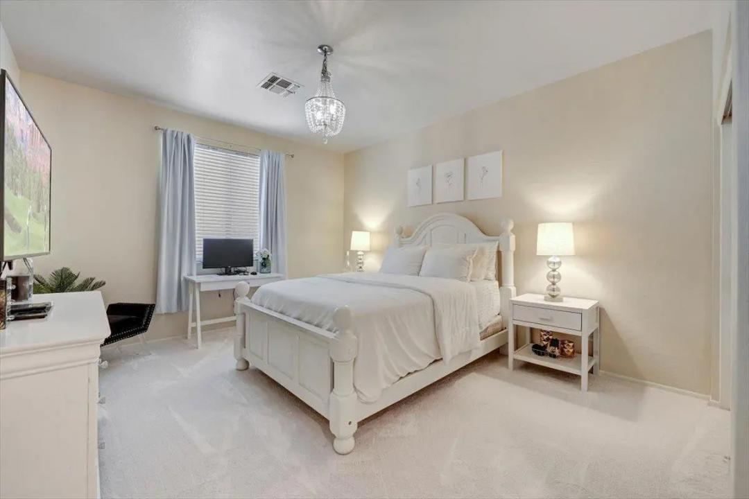 Real Estate Picture 23