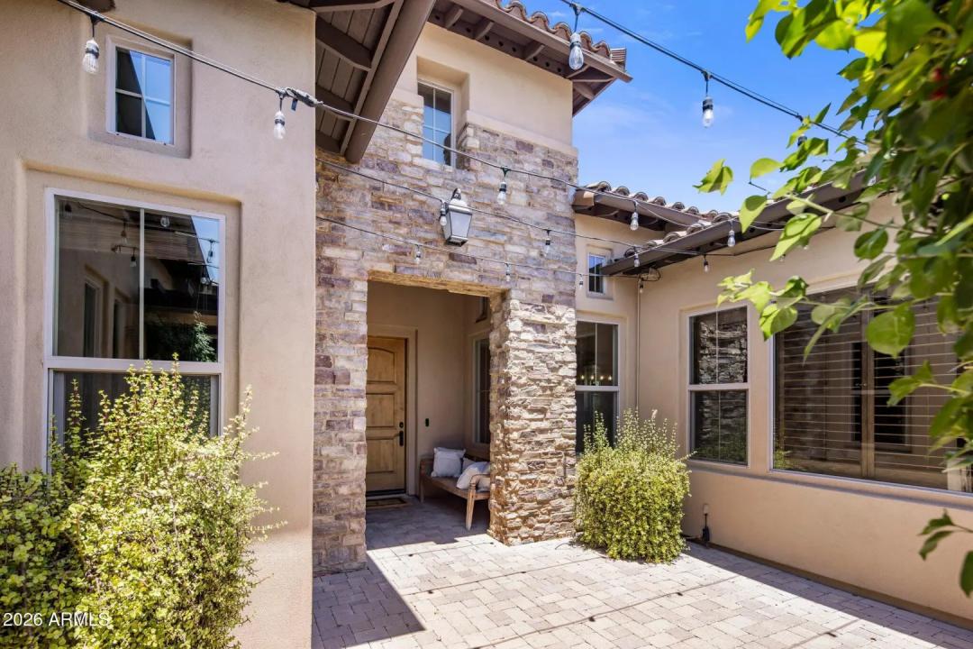 Real Estate Picture 4