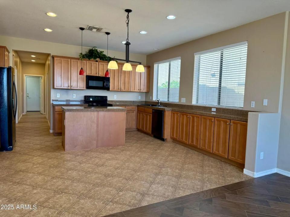 Real Estate Picture 3