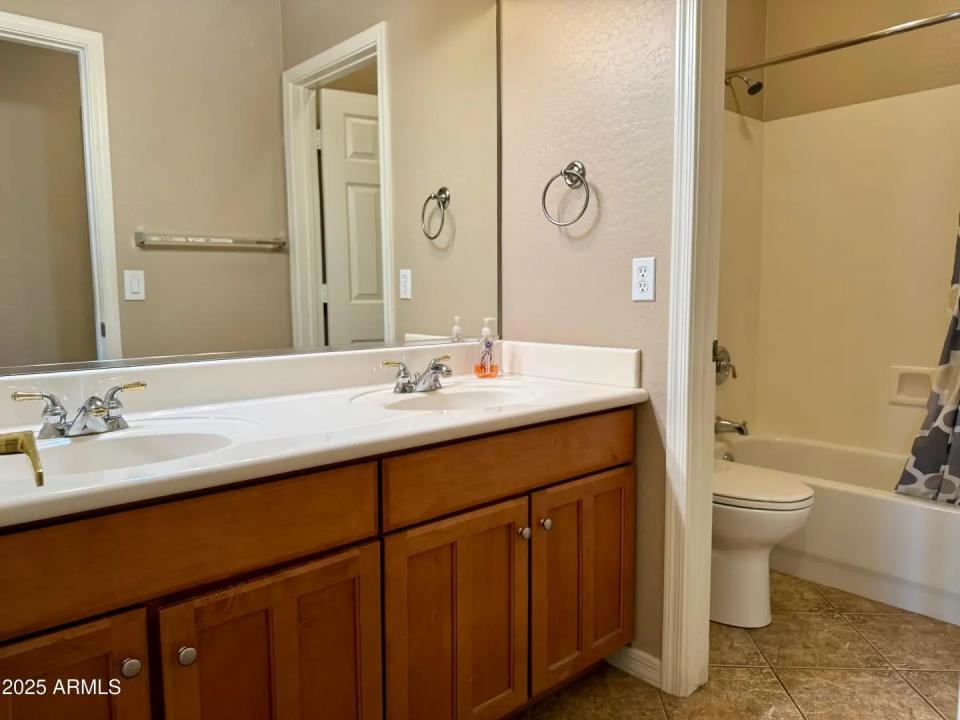 Real Estate Picture 13