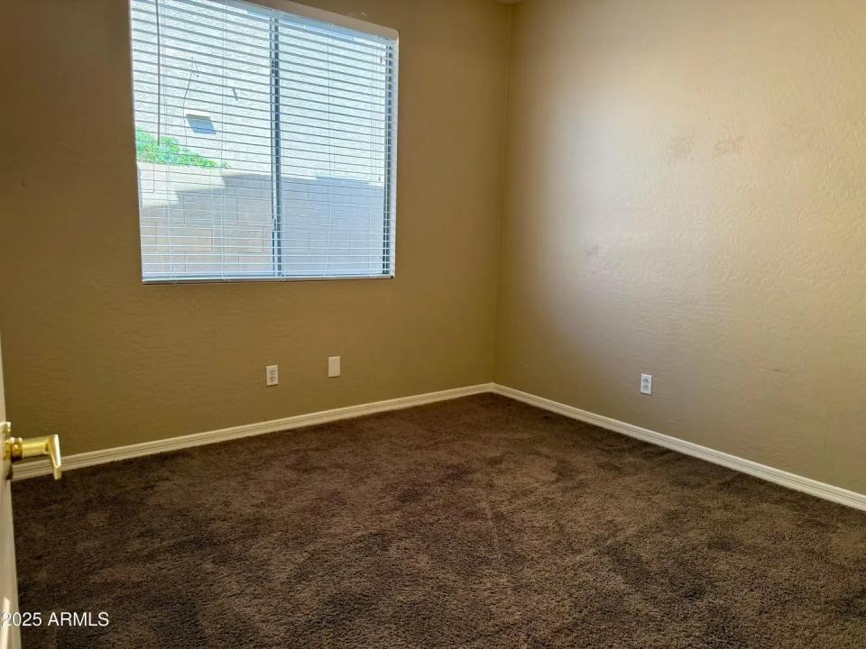 Real Estate Picture 14