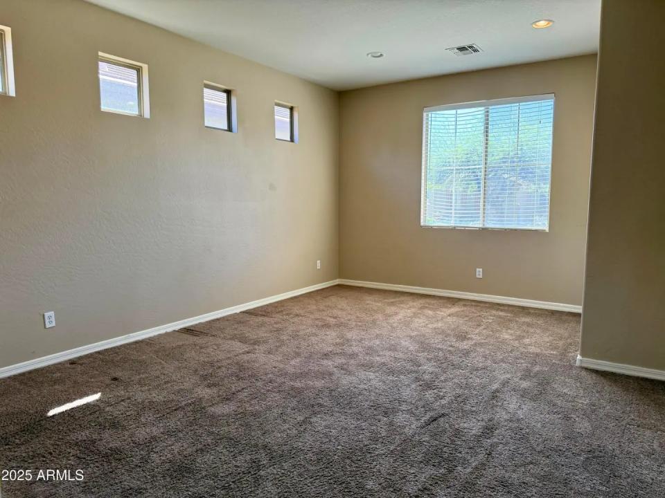 Real Estate Picture 16
