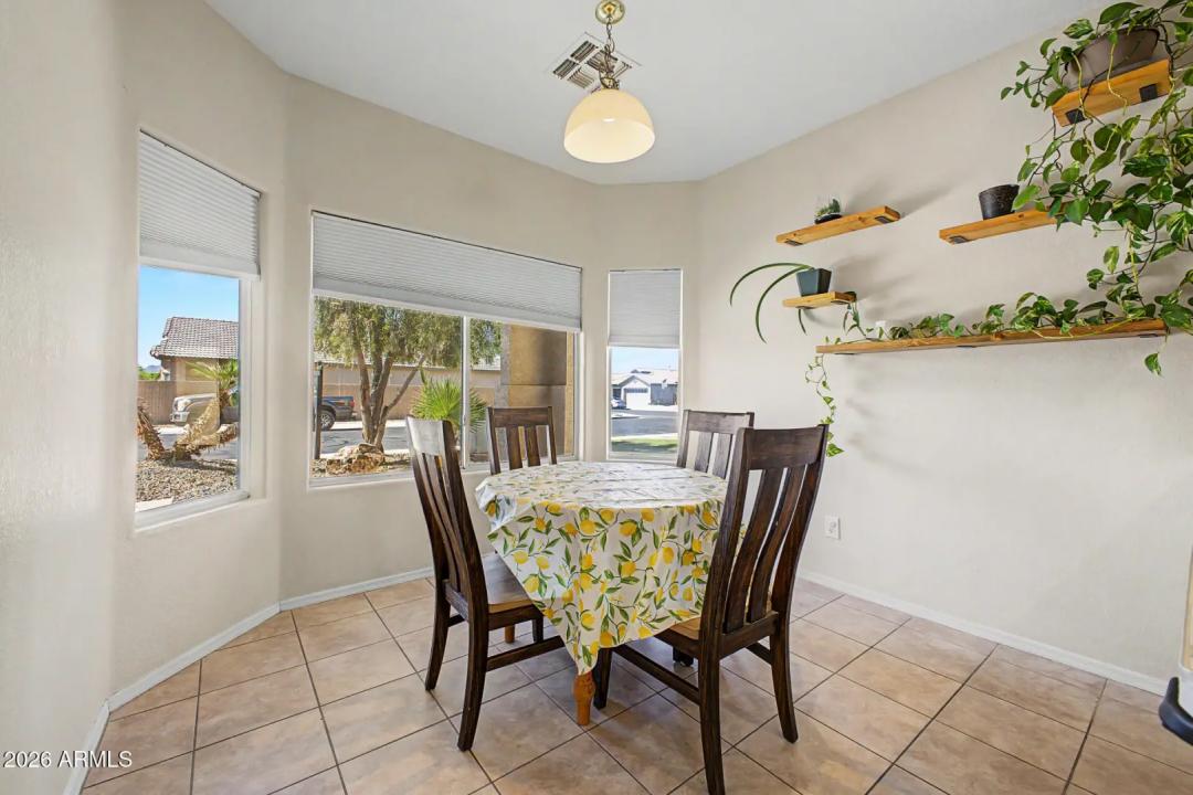 Real Estate Picture 4