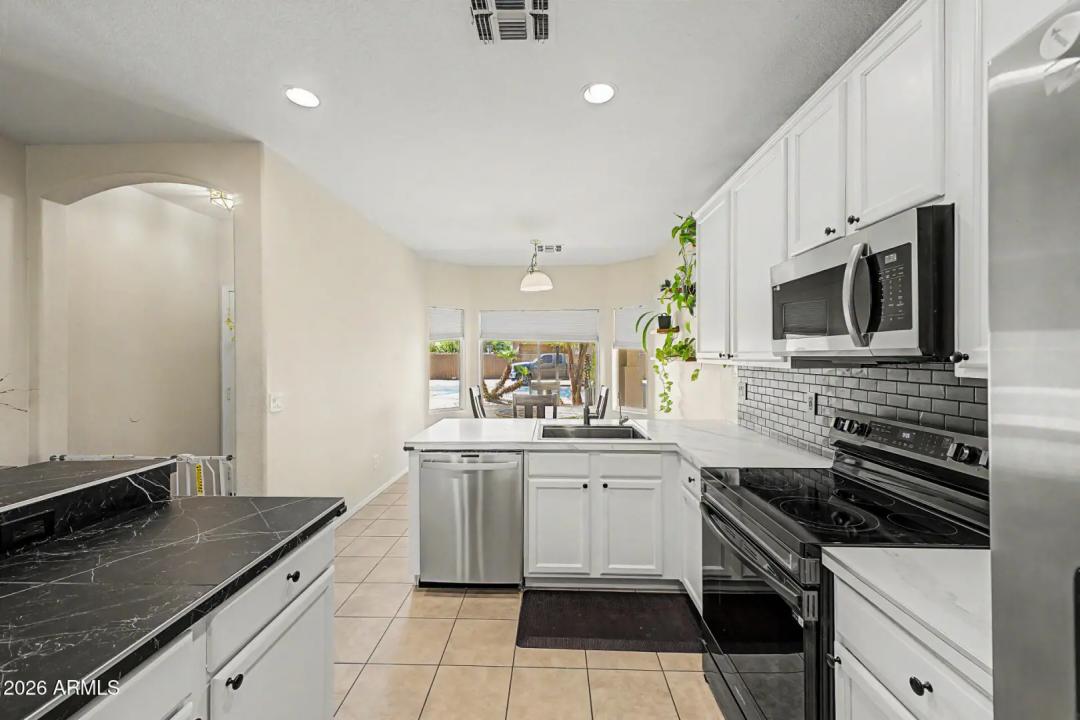 Real Estate Picture 3