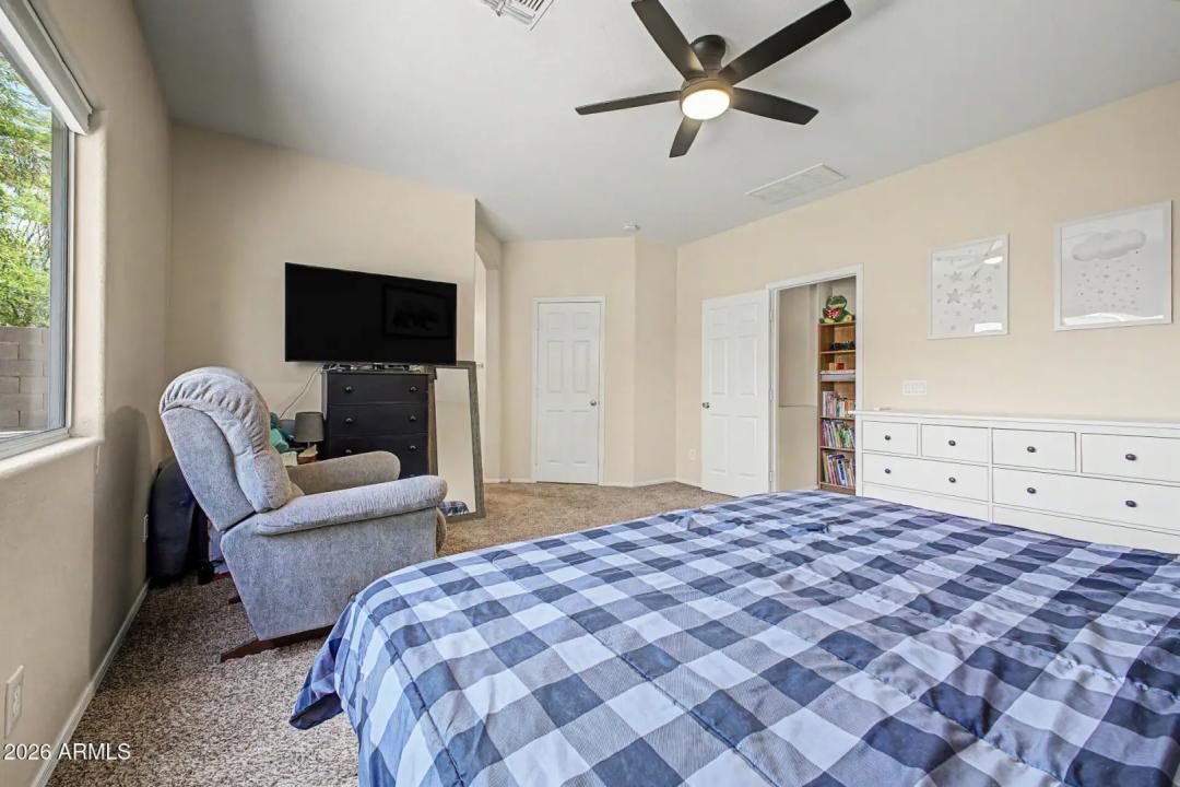 Real Estate Picture 11