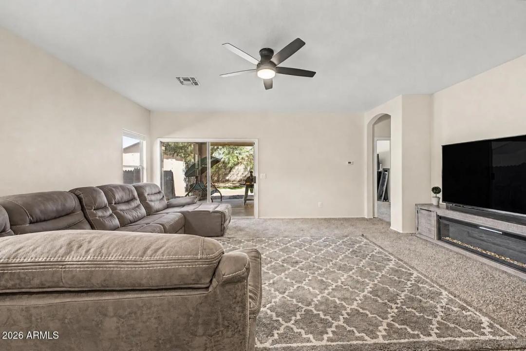 Real Estate Picture 8