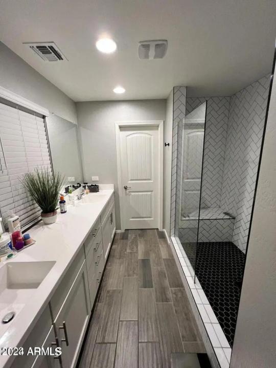 Real Estate Picture 6