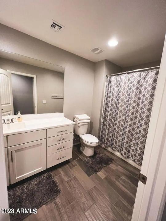 Real Estate Picture 9
