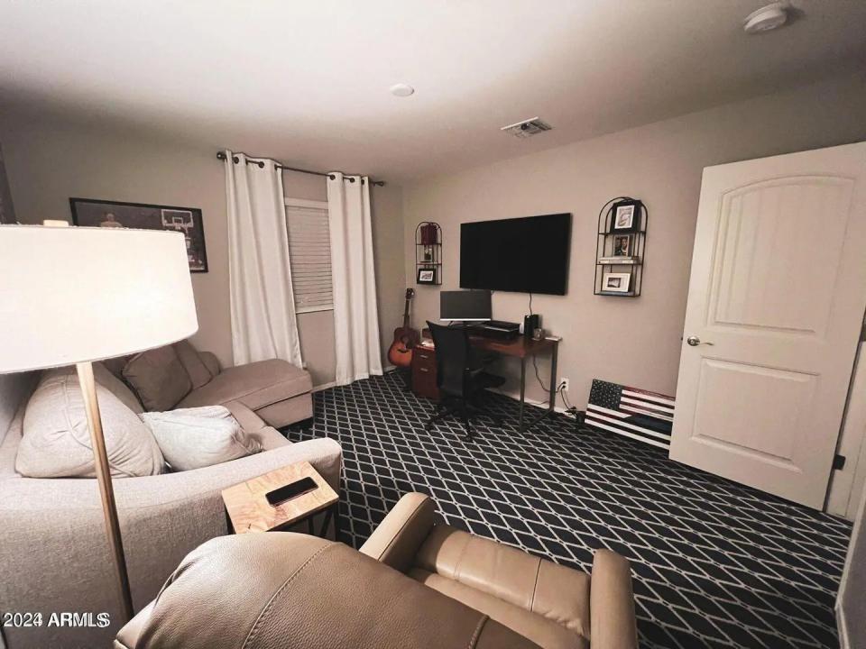 Real Estate Picture 11