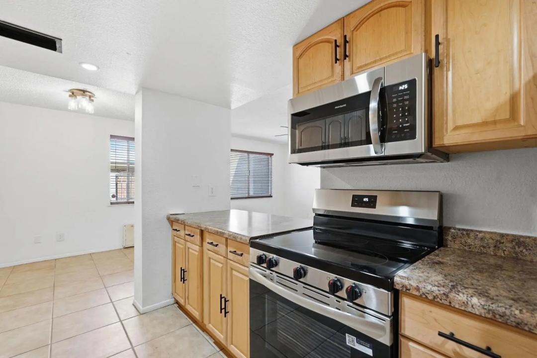 Real Estate Picture 4