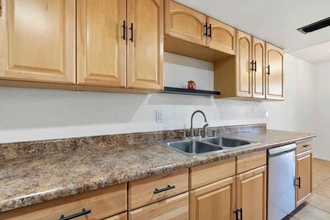 Real Estate Picture 3