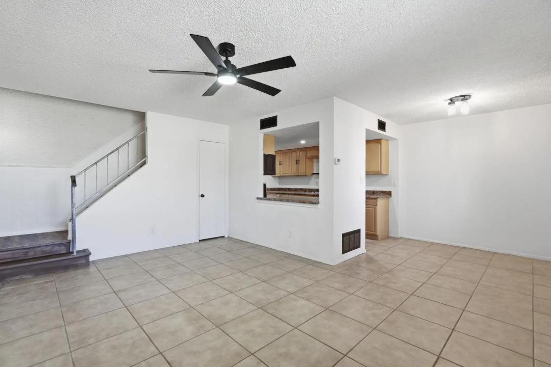 Real Estate Picture 8