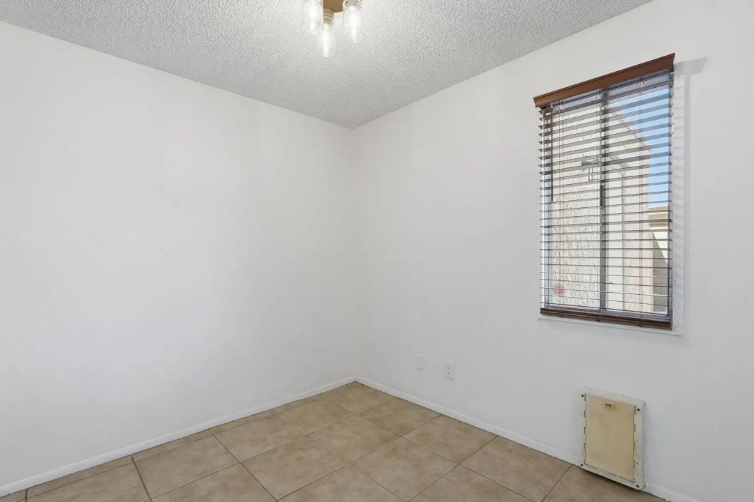 Real Estate Picture 9
