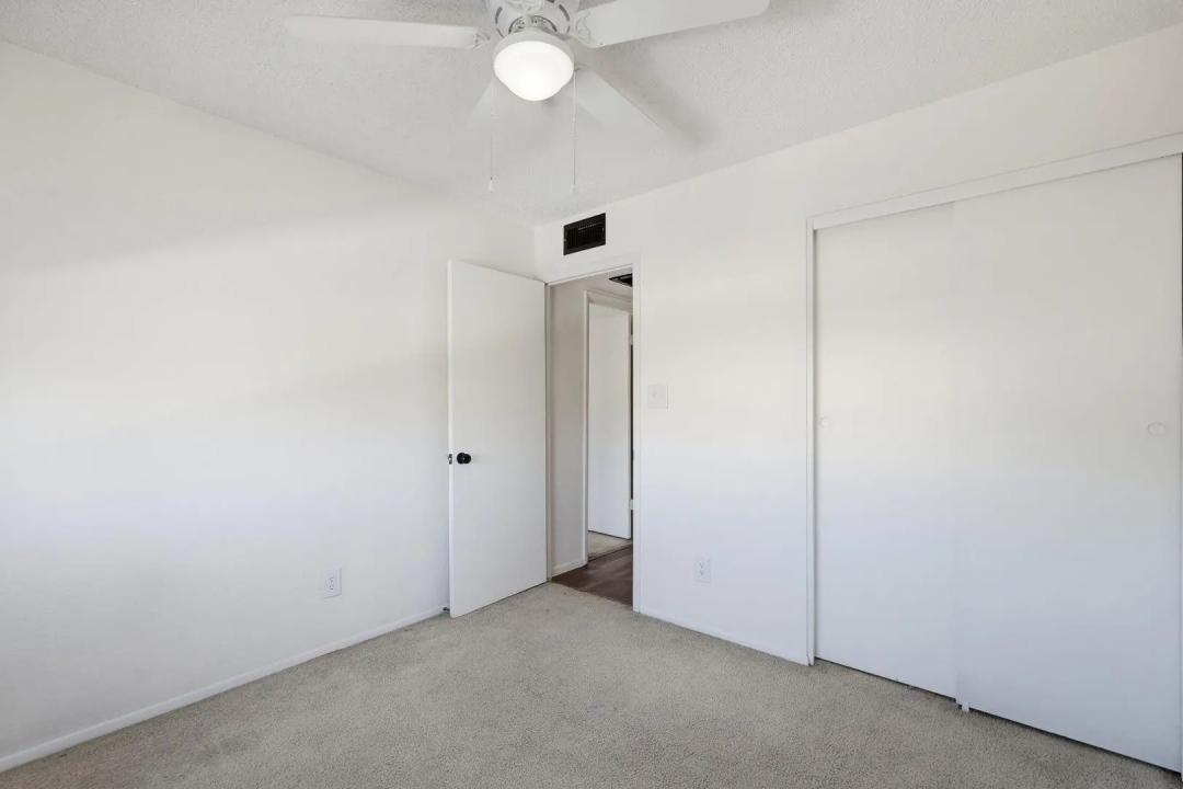 Real Estate Picture 11