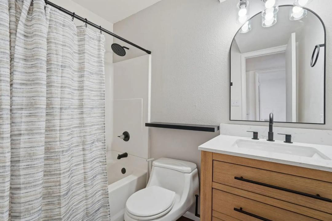 Real Estate Picture 12