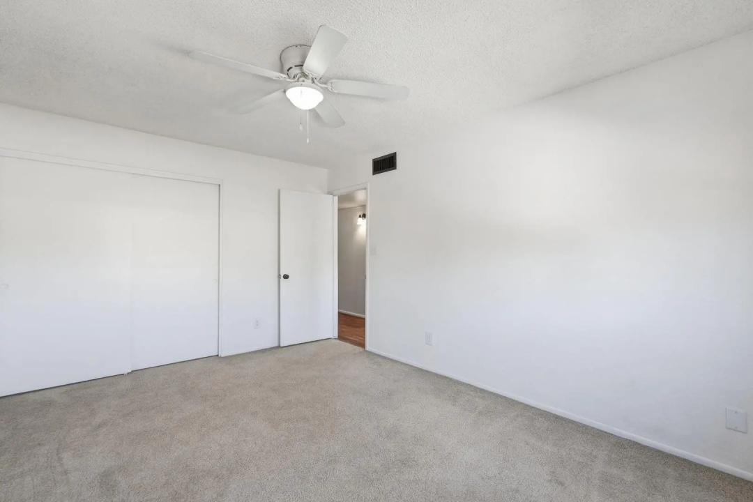 Real Estate Picture 14