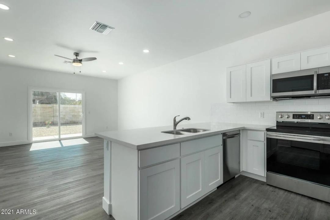 Real Estate Picture 3