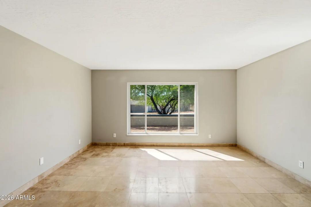 Real Estate Picture 12