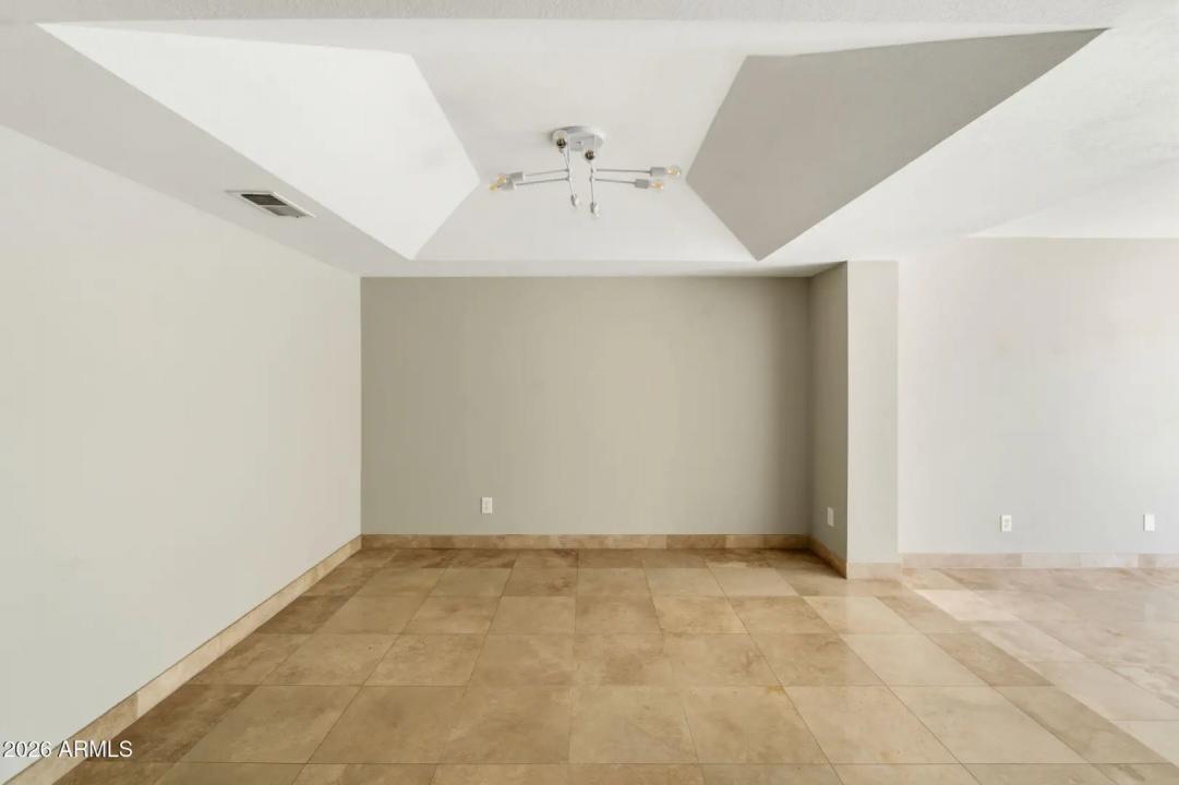 Real Estate Picture 14
