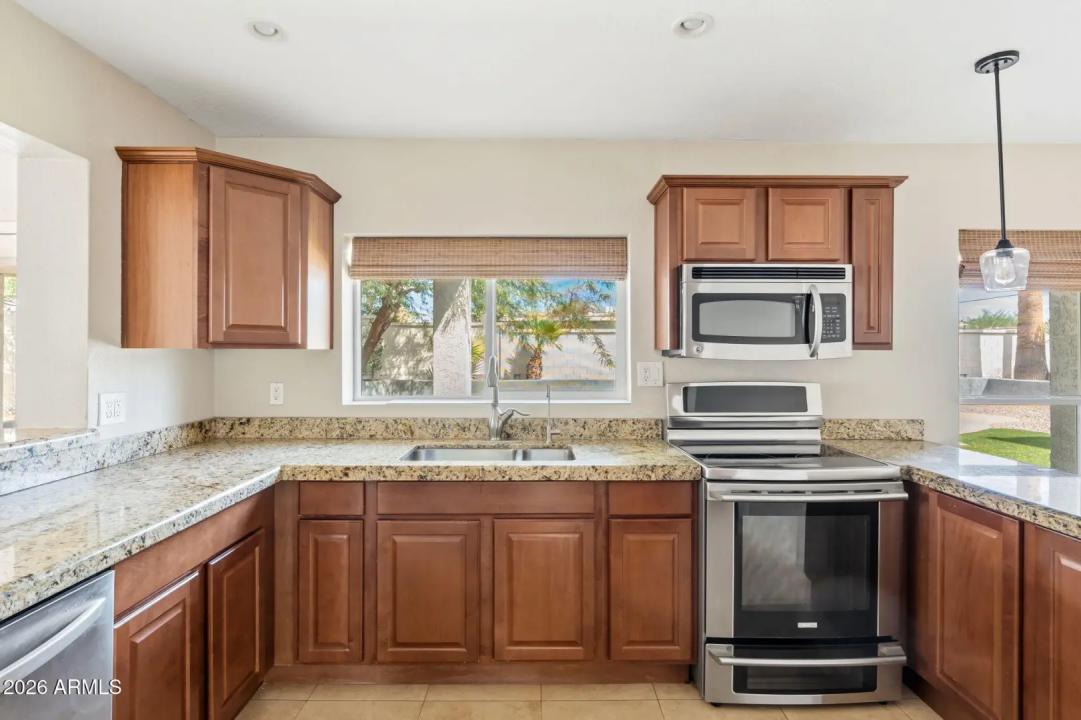 Real Estate Picture 4
