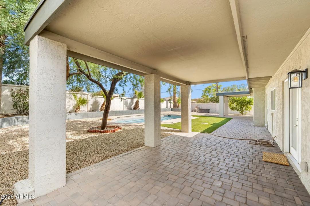 Real Estate Picture 25