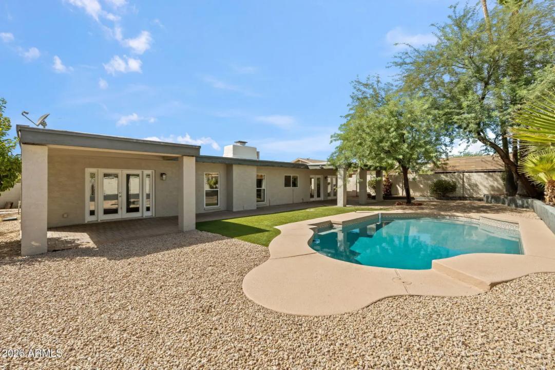 Real Estate Picture 3