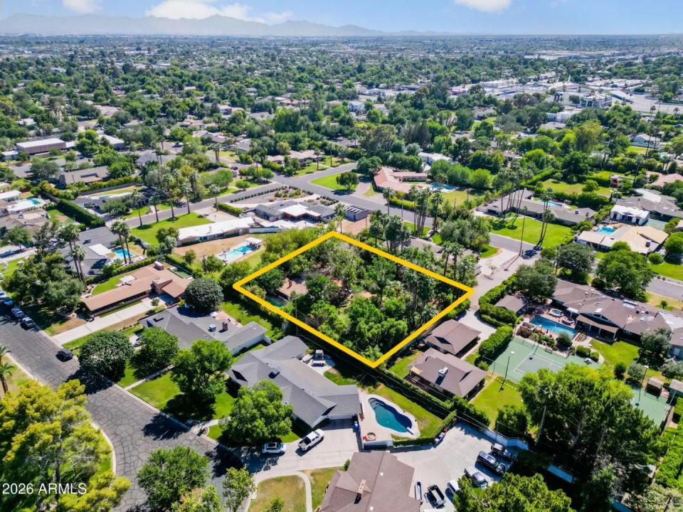 Real Estate Picture 8