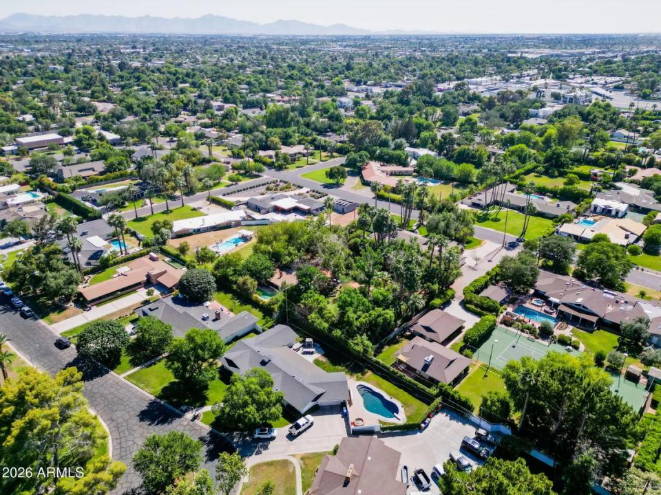Real Estate Picture 9