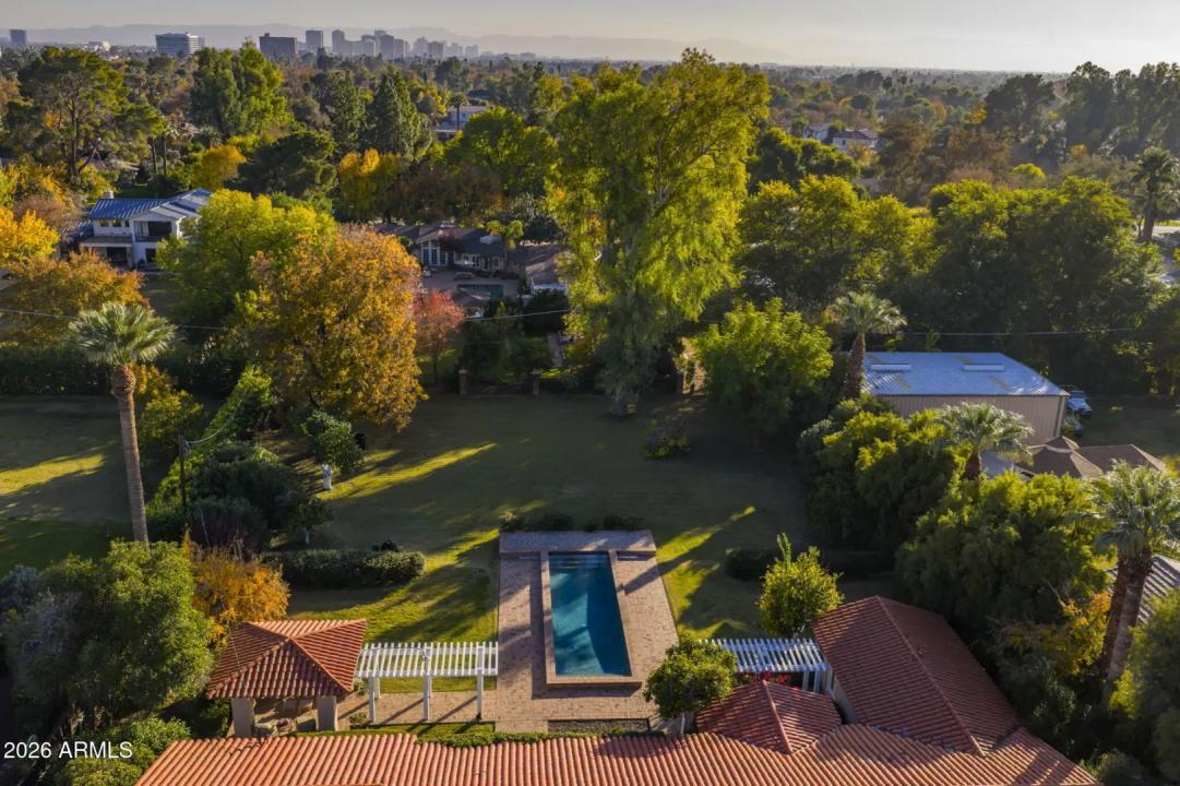 Real Estate Picture 16