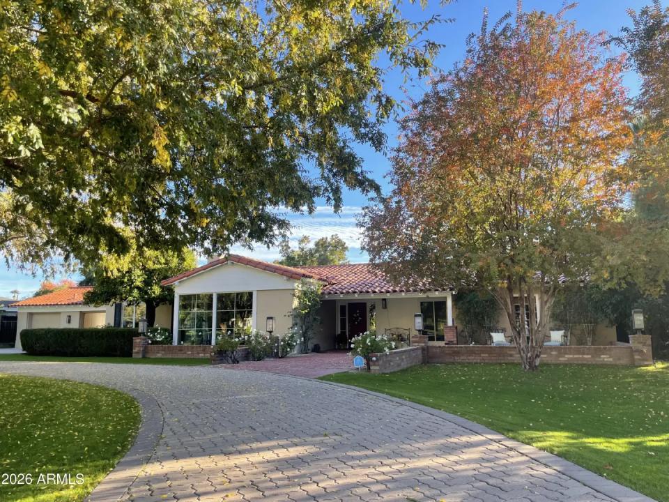 Real Estate Picture 4