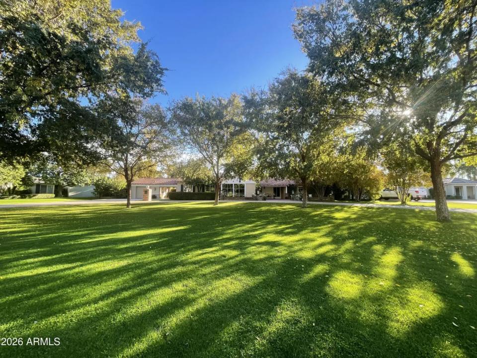 Real Estate Picture 3
