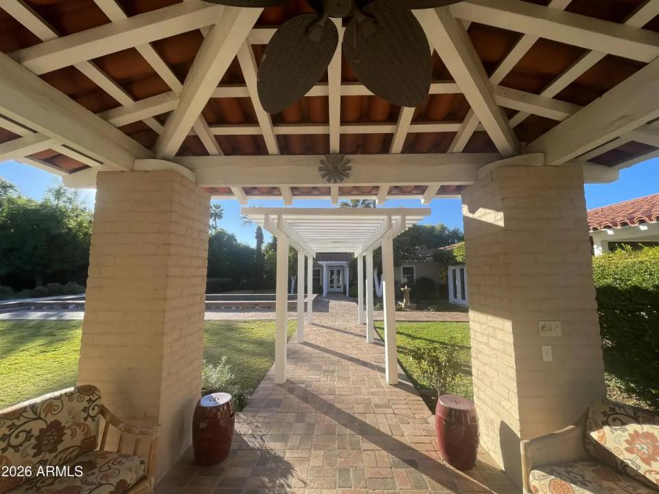 Real Estate Picture 11