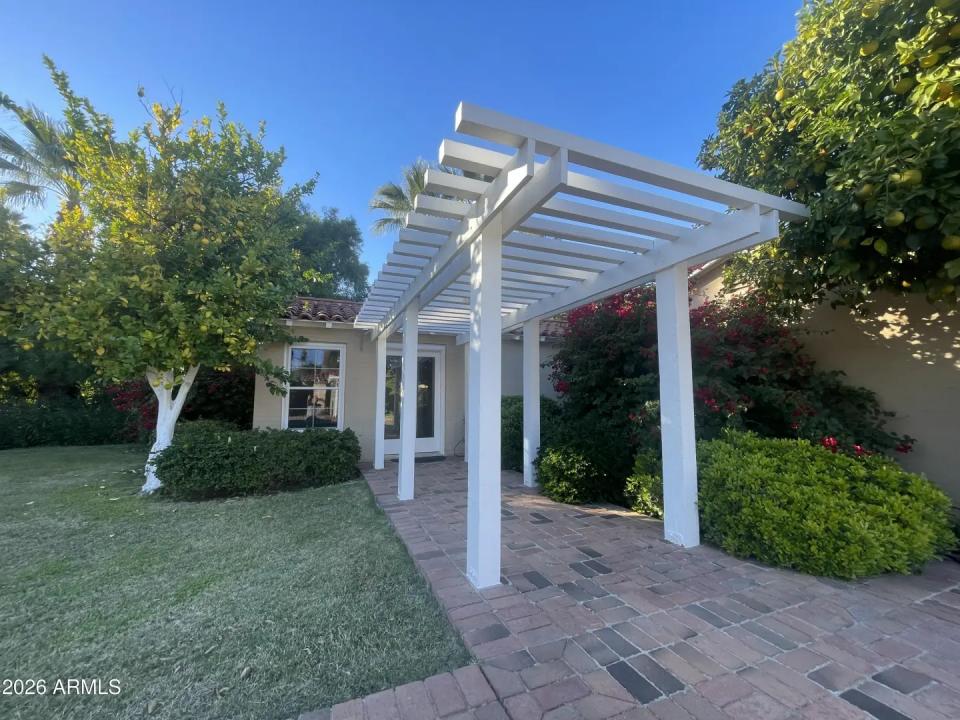 Real Estate Picture 14