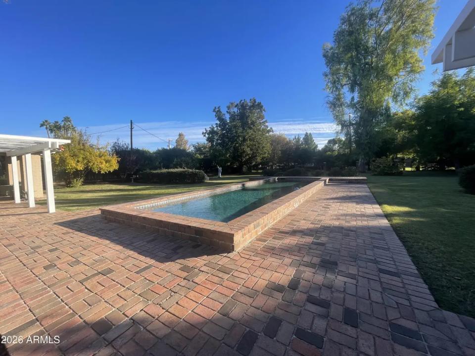 Real Estate Picture 9