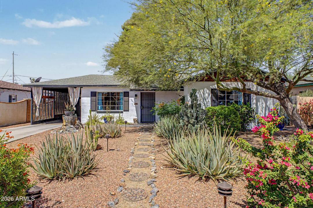 Real Estate Picture 3