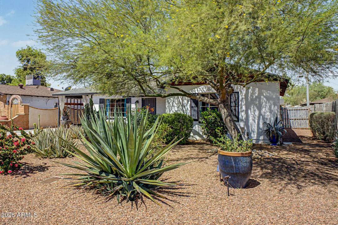 Real Estate Picture 4
