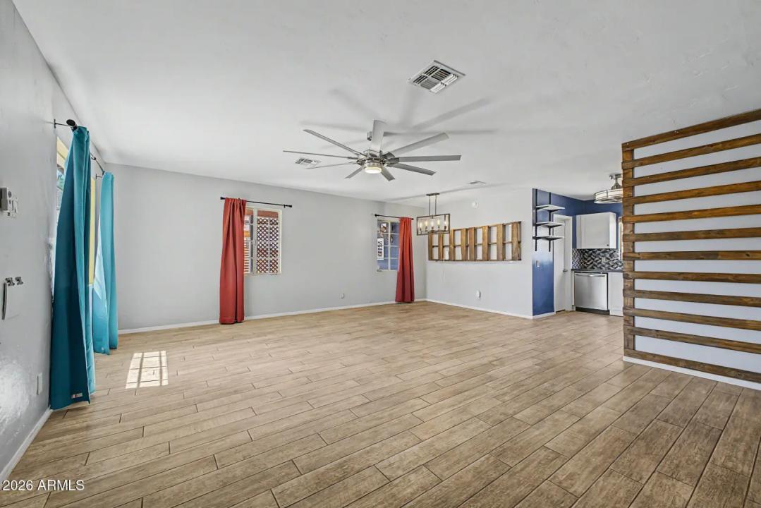 Real Estate Picture 7