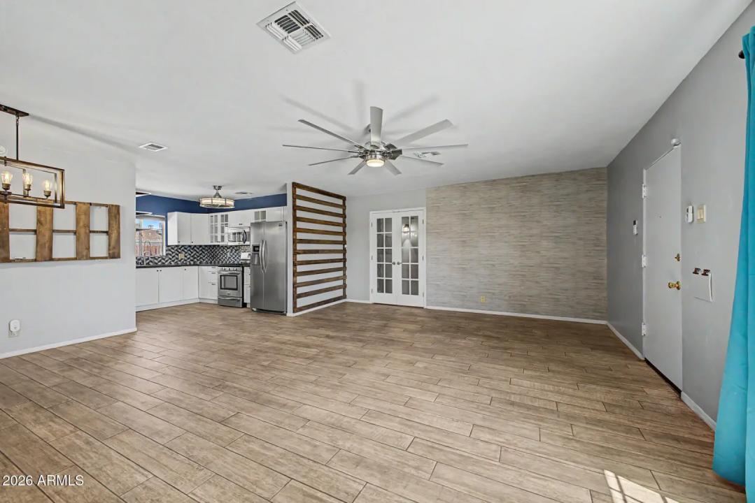 Real Estate Picture 12