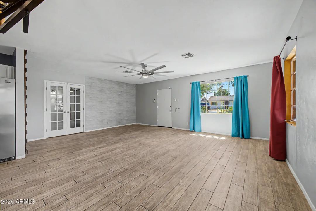 Real Estate Picture 13