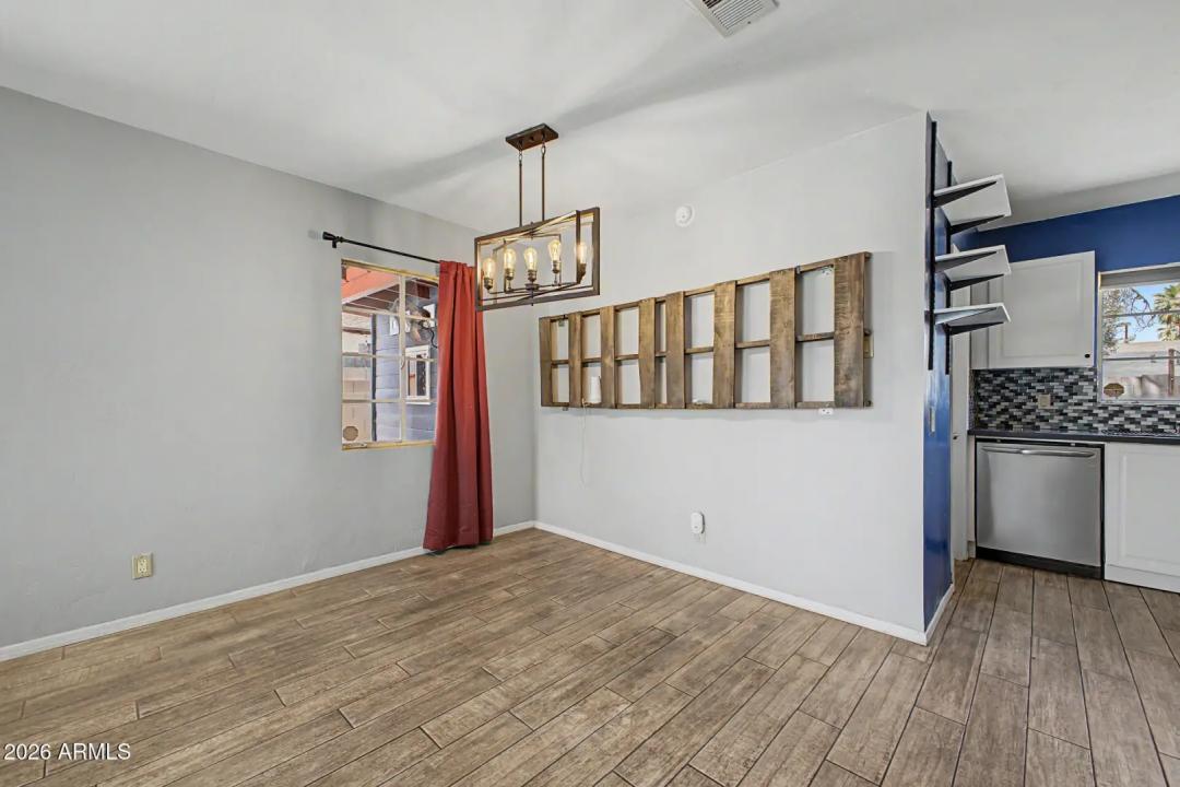 Real Estate Picture 14