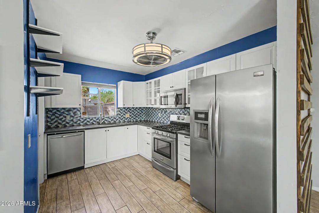 Real Estate Picture 15