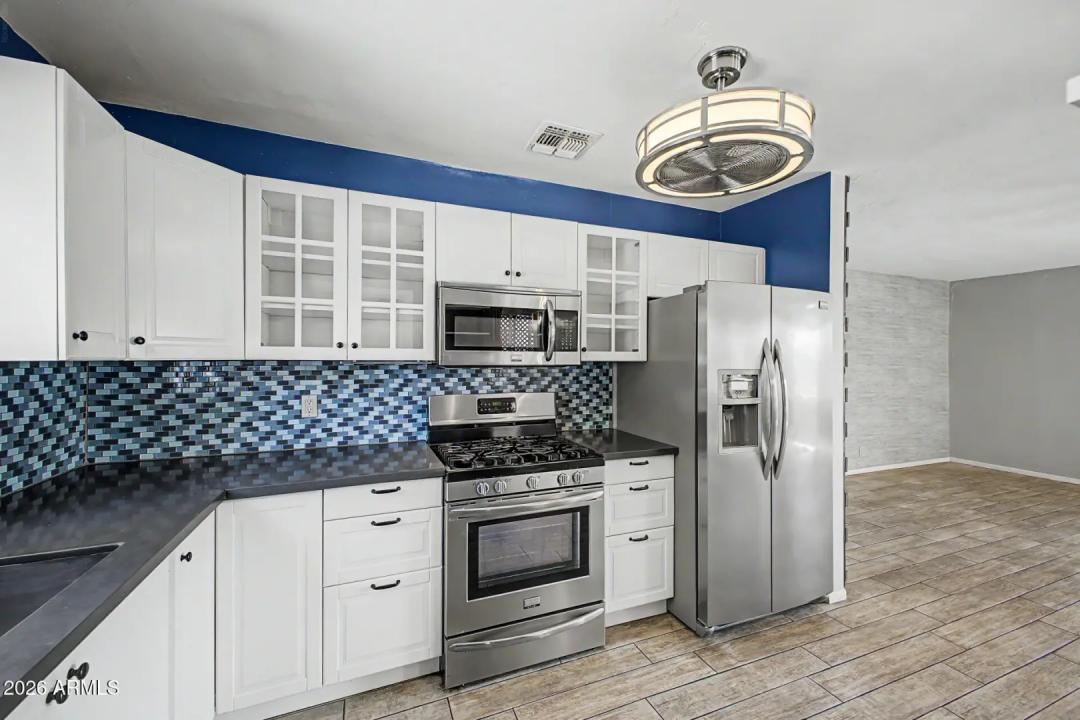 Real Estate Picture 17