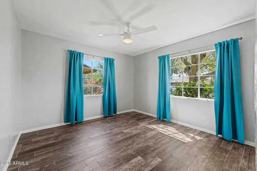 Real Estate Picture 23