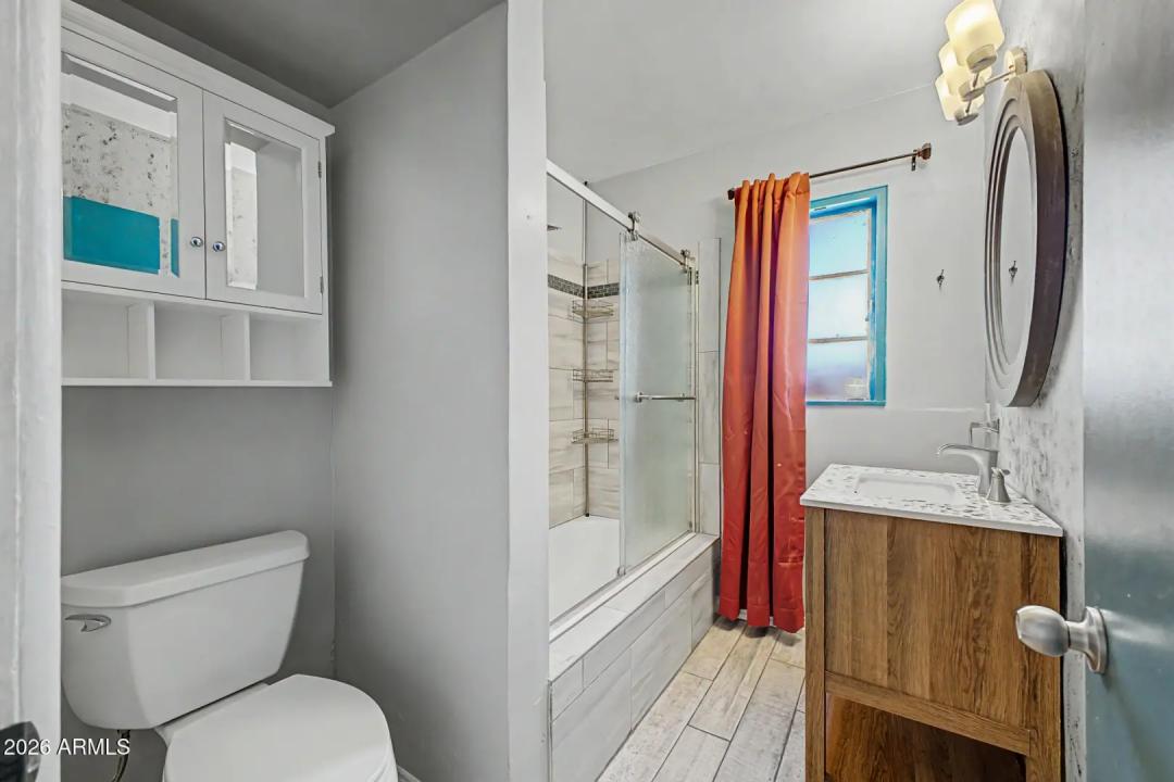 Real Estate Picture 25