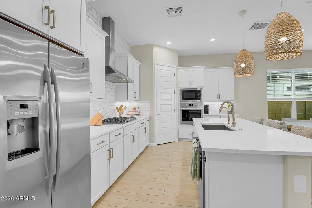 Real Estate Picture 5